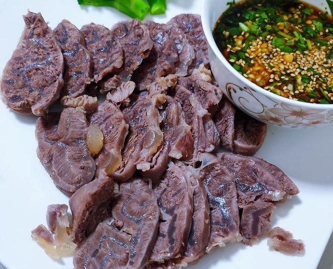 Boiled (white-cut) beef