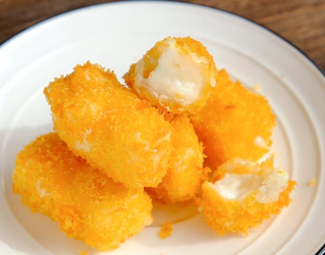 Crispy Fried Milk Cubes – The Perfect Handheld Dessert!