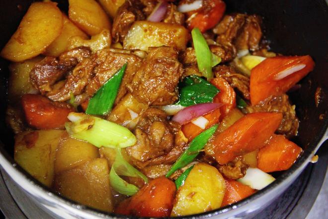 Braised mutton with potatoes and carrots