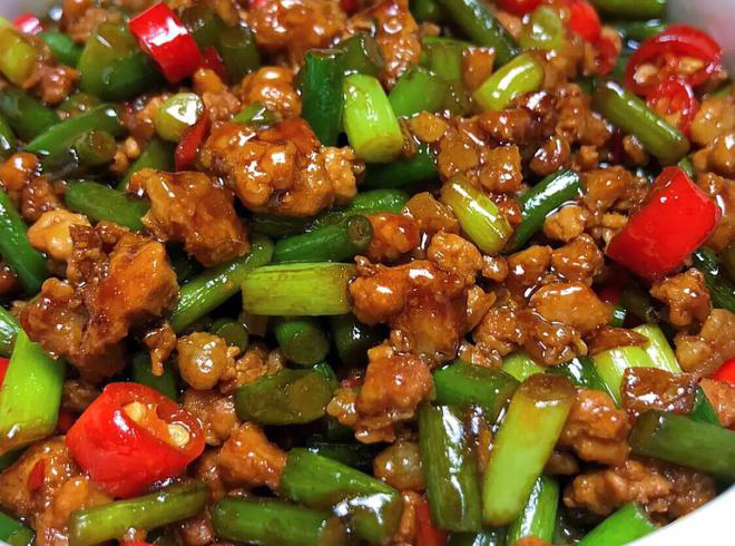 How to make stir-fried garlic shoots with minced meat